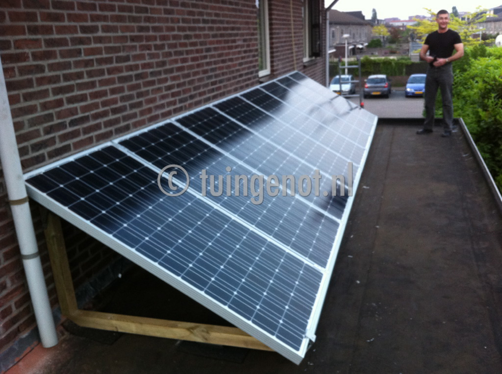 zonnepanelen op een verandadak