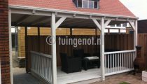 46. compleet luxe veranda met houten vlonders en balustrades